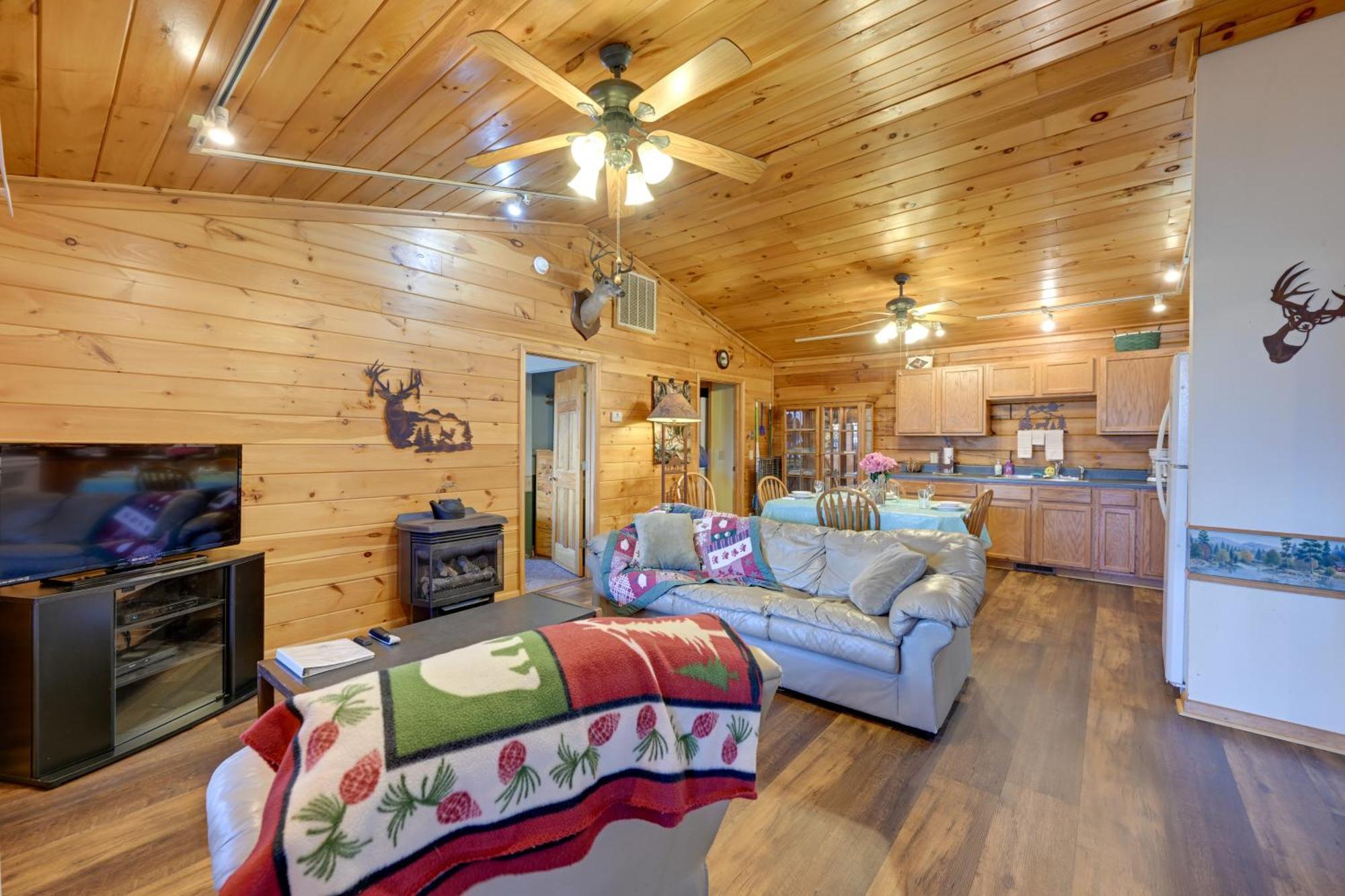 Cozy Deer Glen Cabin With Private Hot Tub And Porch! Bryson City Kültér fotó