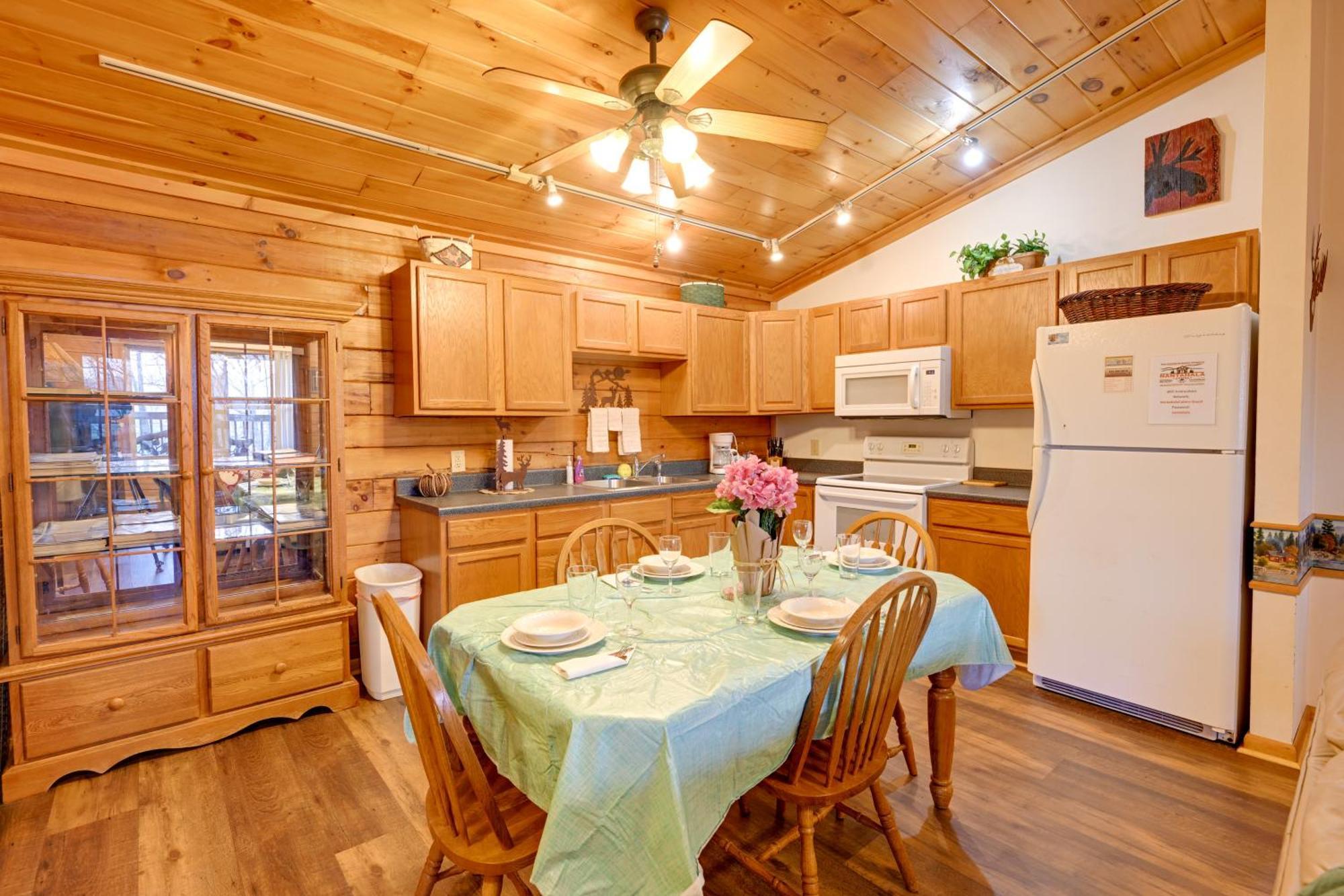 Cozy Deer Glen Cabin With Private Hot Tub And Porch! Bryson City Kültér fotó